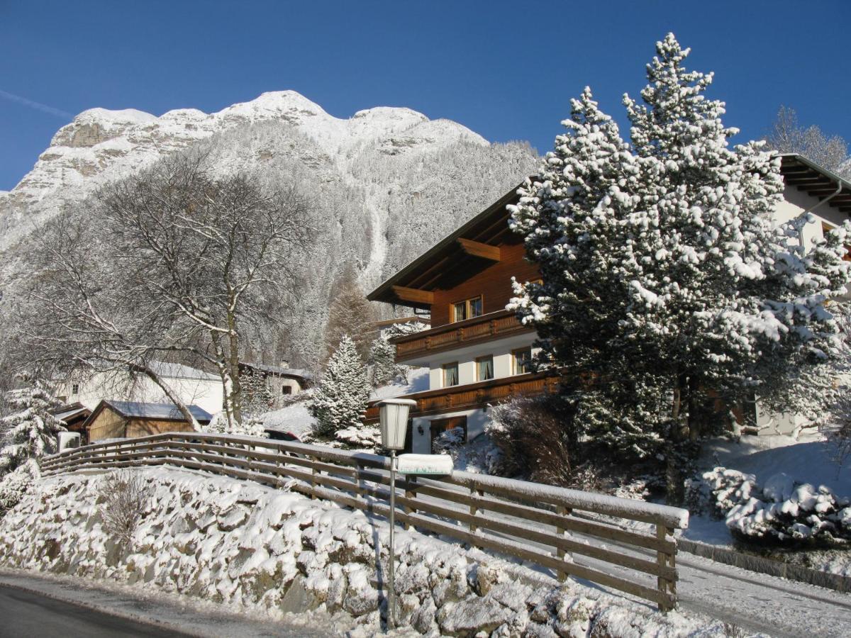 Haus Mader Hotel Trins Exterior photo